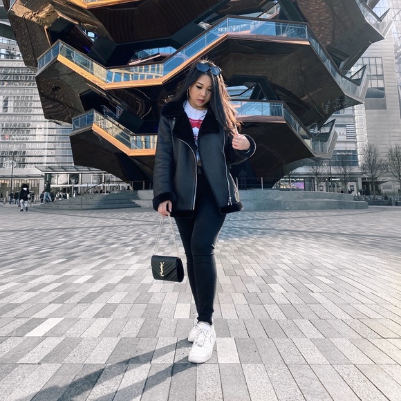 Meet your Posher, Jessica - Picture 2 of 2